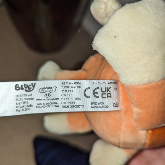 Set of three Bluey plush stuffed animals - two Bluey and one Bingo - Picture 9 of 11